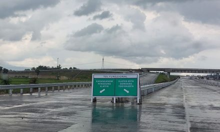 Awas Melayang! Ini Trik Hadapi Aquaplaning Di Tol Saat Hujan