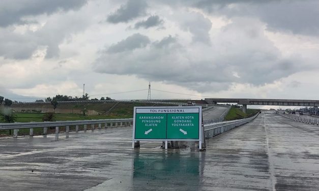 Awas Melayang! Ini Trik Hadapi Aquaplaning Di Tol Saat Hujan