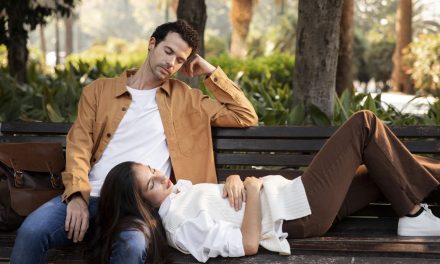 Hopeless Romantic: Definisi, Ciri, & Sisi Gelapnya