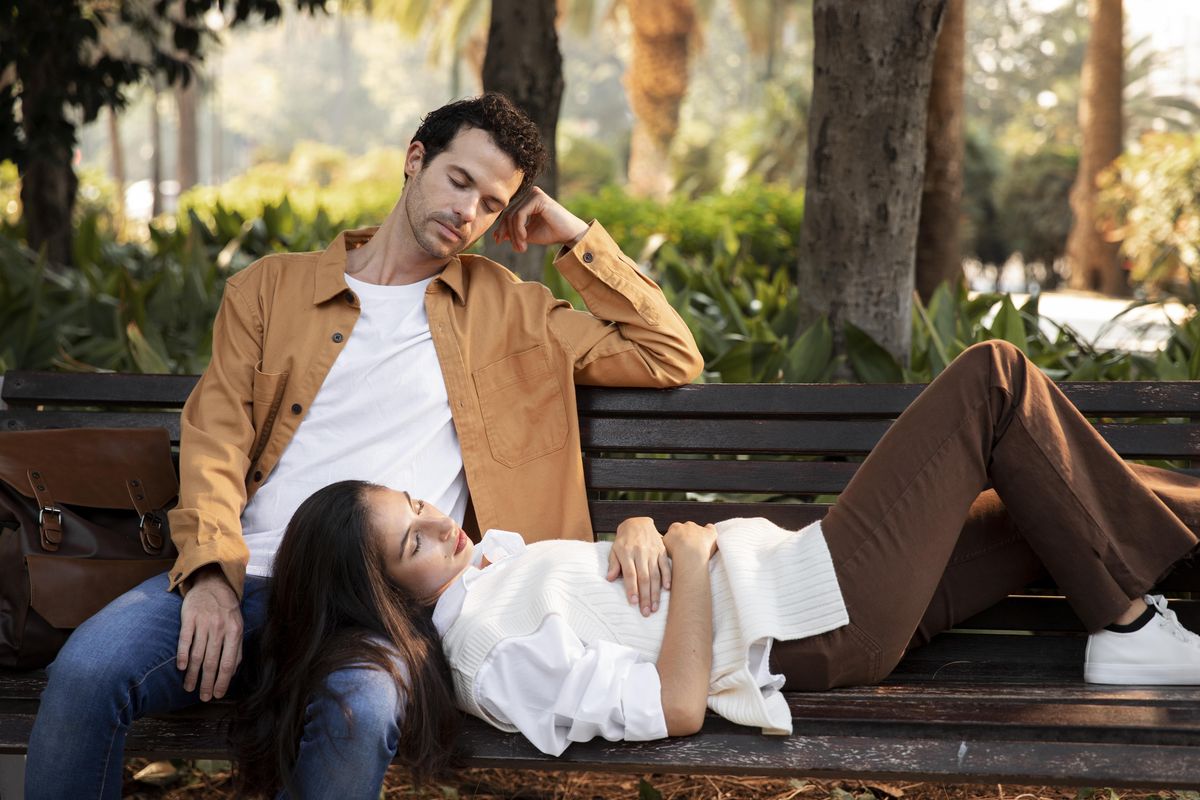 Hopeless Romantic: Definisi, Ciri, & Sisi Gelapnya