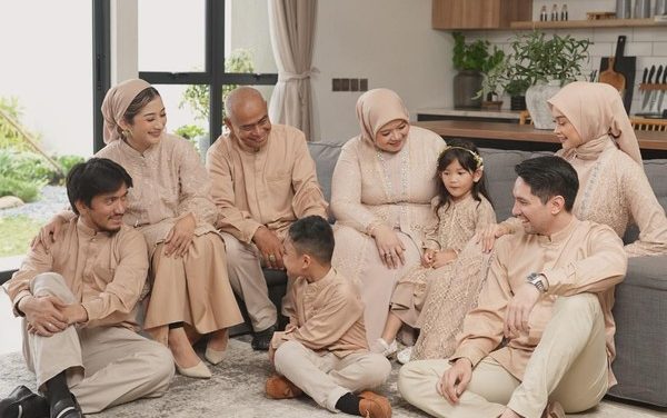 Baju Lebaran 2026: Seragam Keluarga Modis Dari Brand Lokal