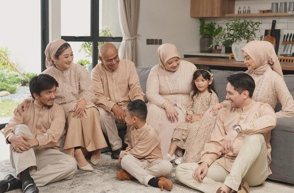Baju Lebaran 2026: Seragam Keluarga Modis Dari Brand Lokal