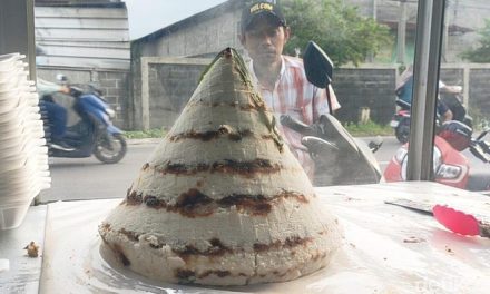 Kue Dongkal Betawi Manisnya Di Serbu Pemburu Takjil Di Gresik