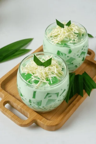 Buko Pandan: Kuliner Tropis Yang Membuat Ketagihan!