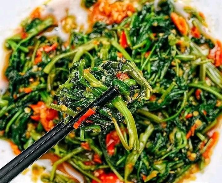 Tumis Kangkung Belacan: Sensasi Pedas Yang Bikin Ketagihan