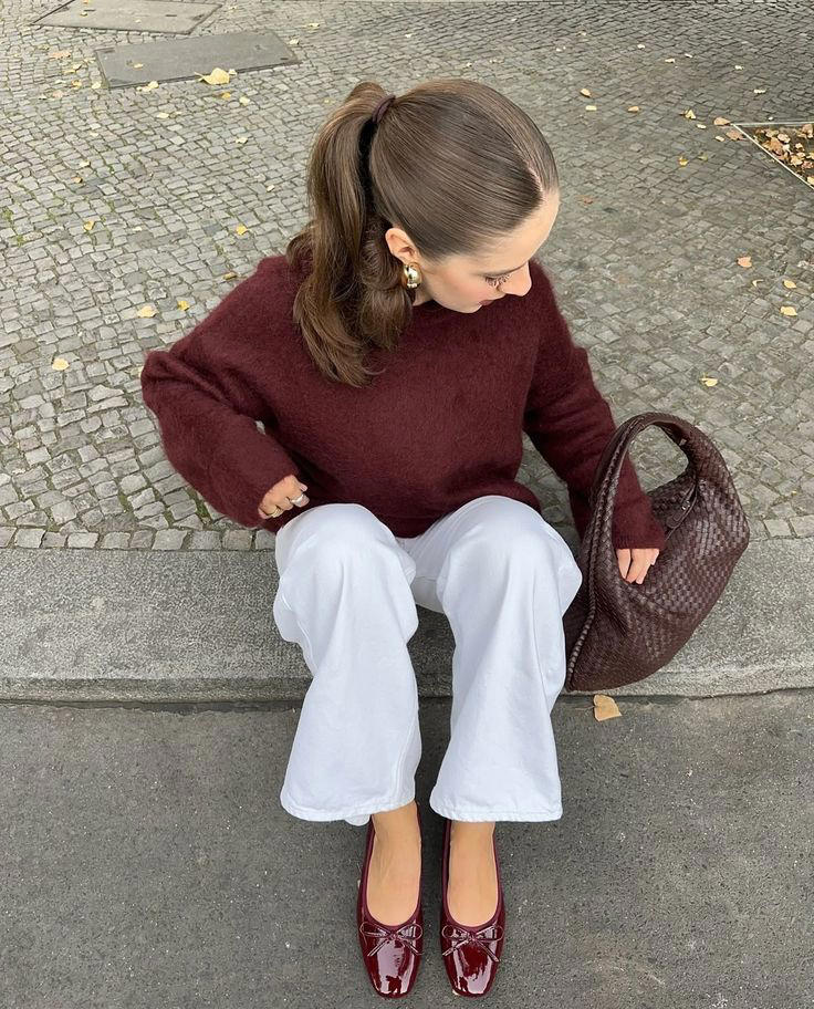 Inspirasi Kombinasi Warna Burgundy Untuk Outfit Dan Ruangan