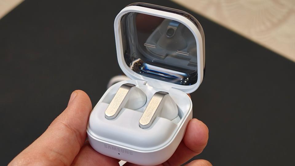Bukan TWS Biasa! Samsung Galaxy Buds 4, Open-Fit, AI & ANC