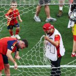Euforia Juara Spanyol: Tradisi Potong Jaring Yang Penuh Makna