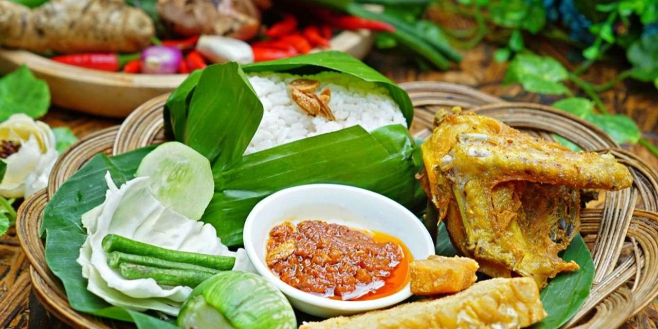 Bikin Lapar! Nasi Timbel Khas Sunda Hadir Dengan Lauk Komplet