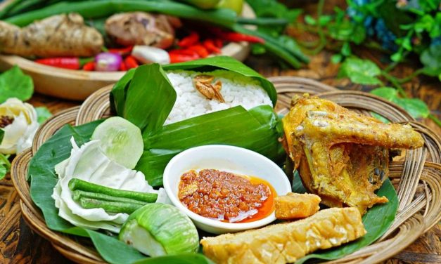 Bikin Lapar! Nasi Timbel Khas Sunda Hadir Dengan Lauk Komplet