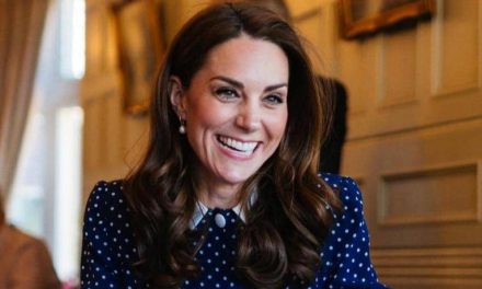 Anne Hathaway Hamil, Gaya Asuh Kate Middleton Jadi Panutan