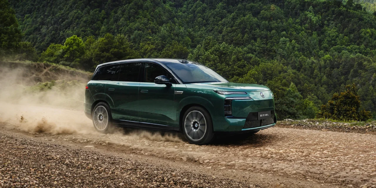 Auto Bikin Penasaran! Denza N8L Punya Baterai 130 KWh