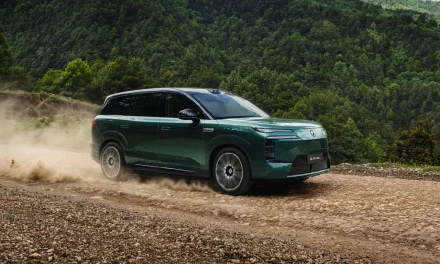 Auto Bikin Penasaran! Denza N8L Punya Baterai 130 KWh