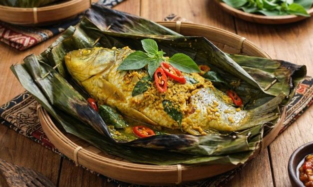 Makin Nikmat! Pepes Ikan Mas Bumbu Kuning, Kaya Rempah
