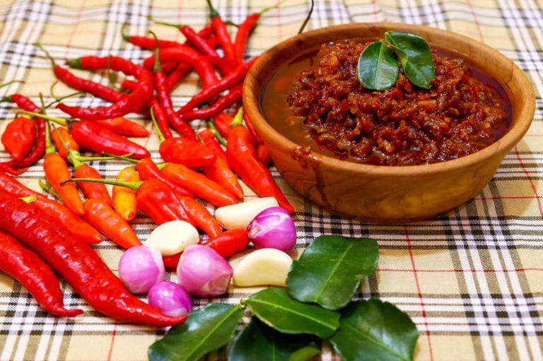 Jangan Asal Simpan! Ini Trik Bikin Sambal Awet Berminggu-Minggu