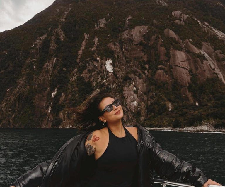 Liburan Seru! Karin Novilda Jelajahi Keindahan Alam New Zealand