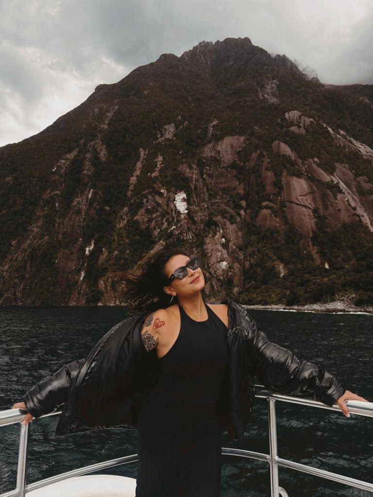 Liburan Seru! Karin Novilda Jelajahi Keindahan Alam New Zealand